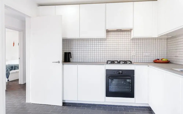 Mid-Century Modern Style 1BD with Garden