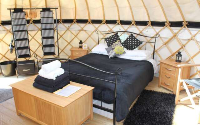 Cornish Yurt with Hot Tub (1)