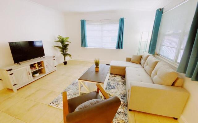 Bayview Regency Apartments By Lowkl