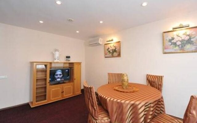 Neftyanik Hotel