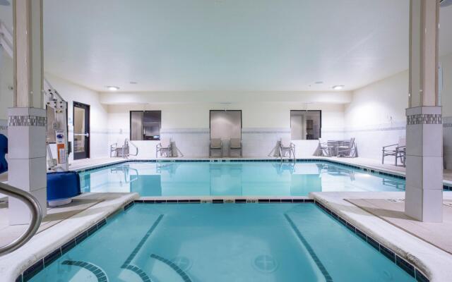 Holiday Inn Express Kansas City - at the Legends