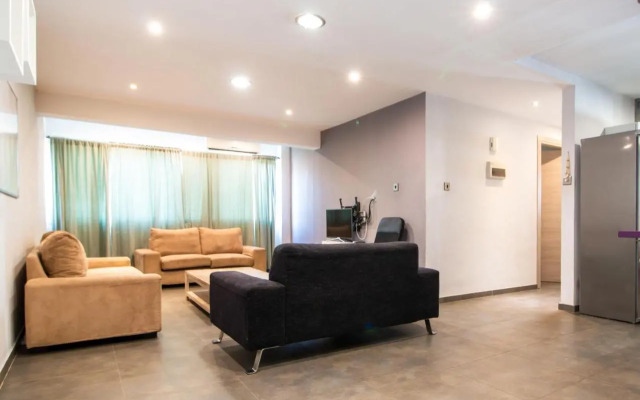 Renovated 2-bedroom flat with free parking, center