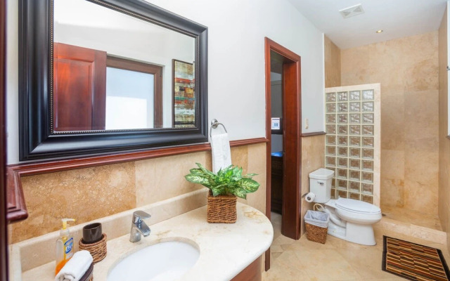 Pristine Bay 1106 4 Bedroom Home by RedAwning