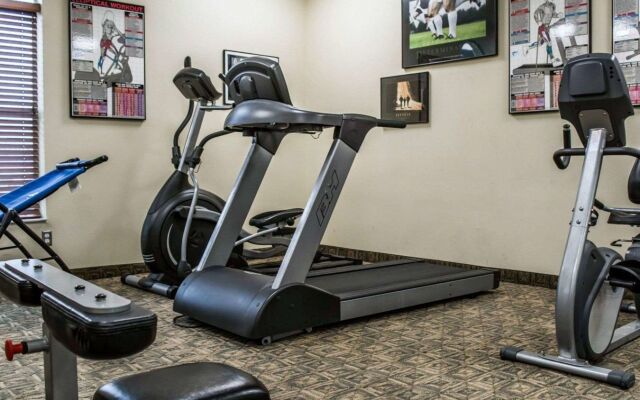 Quality Inn Airport - Cruise Port