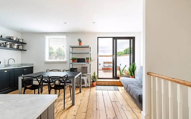 Stylish Chiswick Apartment With a Private Terrace