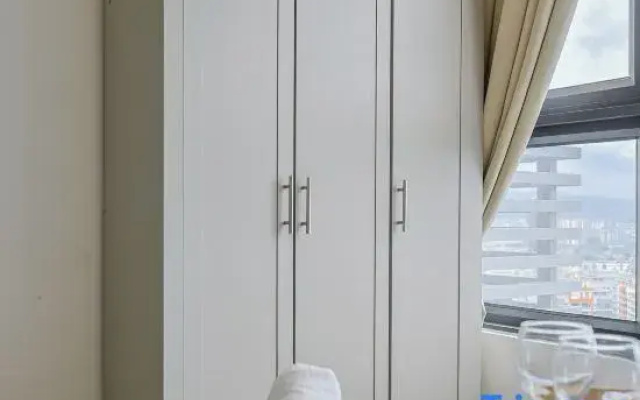 Stylish 4BR M Vertica Walk to MRT & Velocity Mall