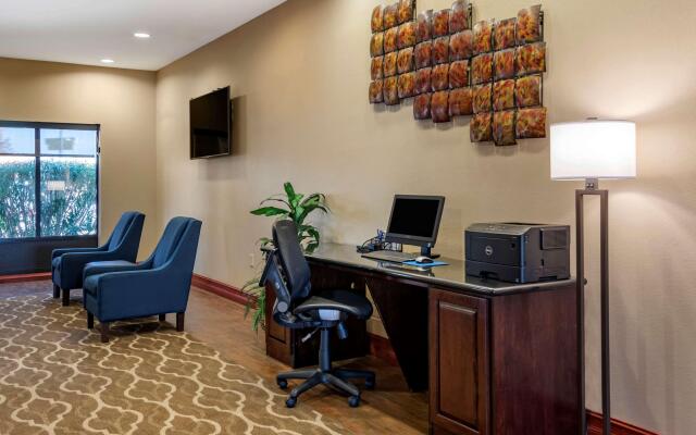 Comfort Suites Airport South