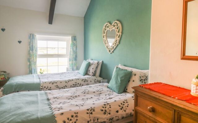 2 Menefreda Cottages