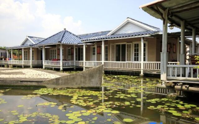 Nanling Hotel. Nanxiong