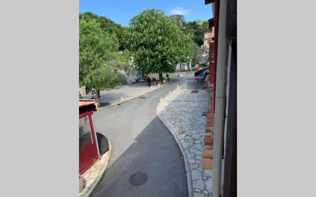 2 Pieces de Charme Au Coeur du Village de Cabris