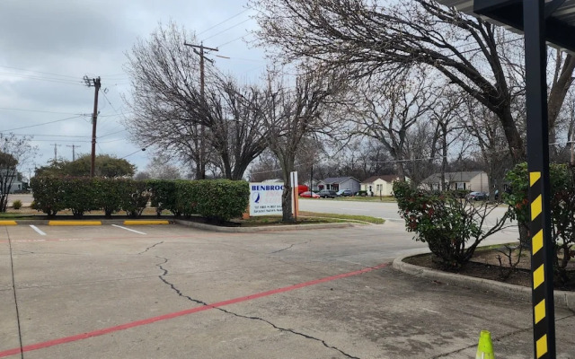 Benbrook Inn & Suites