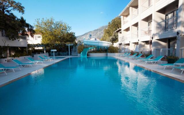 1 Room, Luxury shared pool apartment