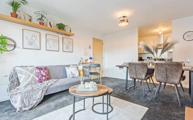 Desert Oasis 2 Bed 2 Bath Parking Netflix
