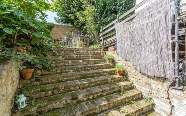 1 Bedroom Camden Apartment With Patio