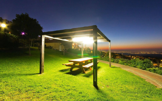 Shoresh Green Hills Family Suites Hotel