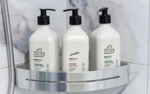 Art Deco 2 bed by Latimer Square