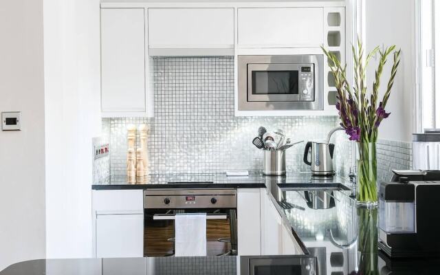 Cosy, Modern Chelsea Studio