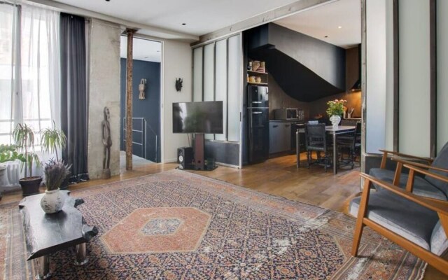 Modern Industrial 80m2 Apartment Near Bastille