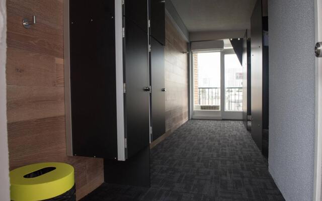 BUNK Surfers Paradise - International Backpacker Hostel