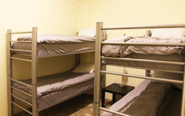 Can Pansiyon Apart - Caters to Men - Hostel