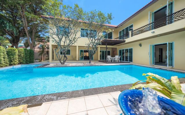 Walking Street Pool Villa by All Villas