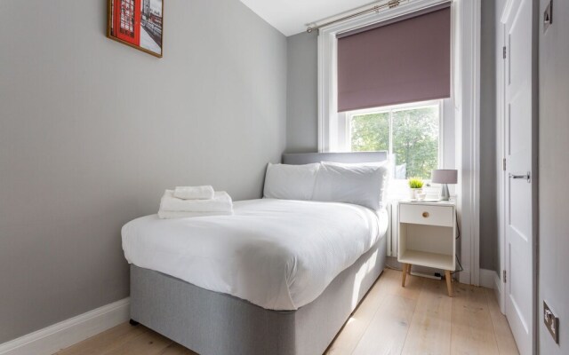 Stylish 2 Bedroom Flat in Kensington Near Hyde Park