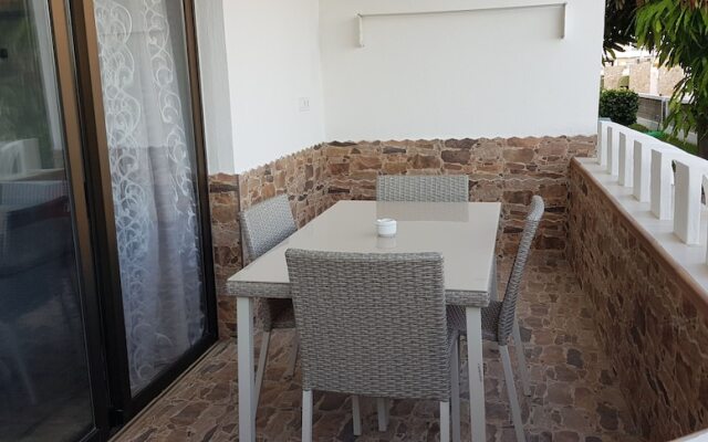 Luxury 2 bedroom APT 50 m from beach