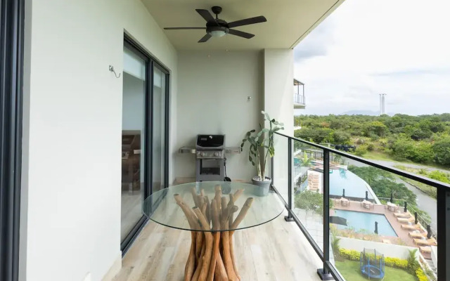 Ourfriends Condo by Acomodo