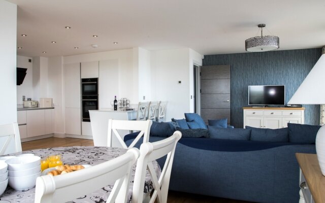 8 Waterstone House