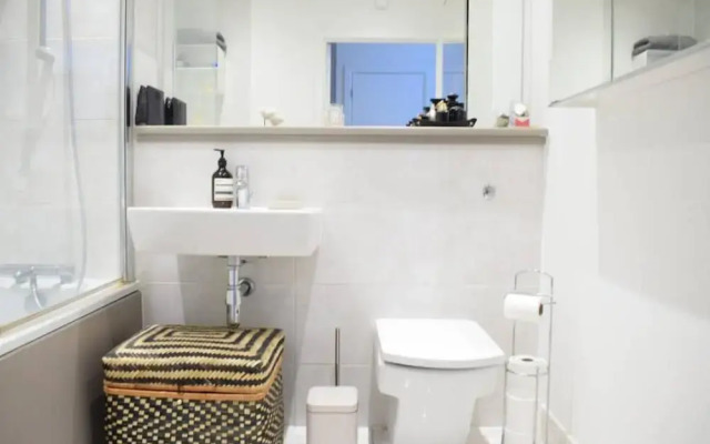 Modern 1 Bedroom Near Shoreditch With Balcony