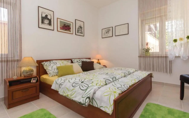 Two Bedroom Apartment Valdebecco for 5 persons