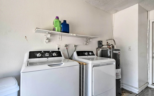 Phoenix Home w/ Sunny Backyard, Diving Pool