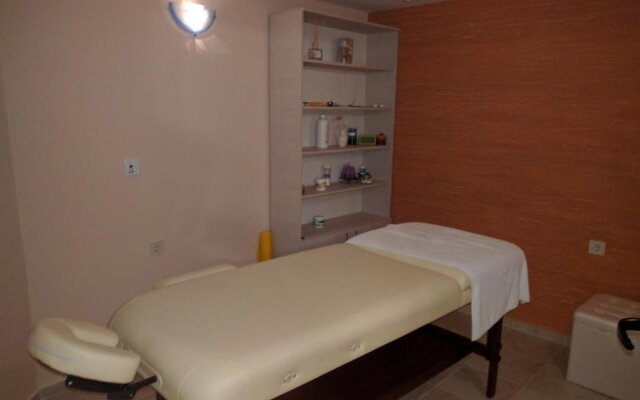 Family Hotel Teos
