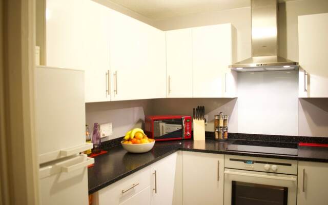 2 Bedroom Central Apartment by Leith Walk