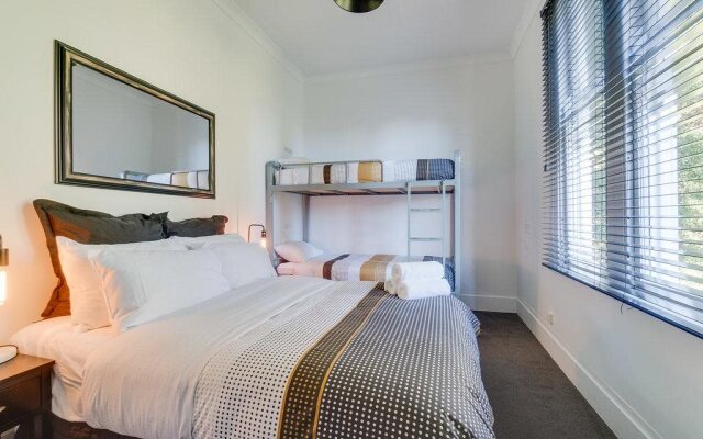 The Innbetween Lodge and Backpackers