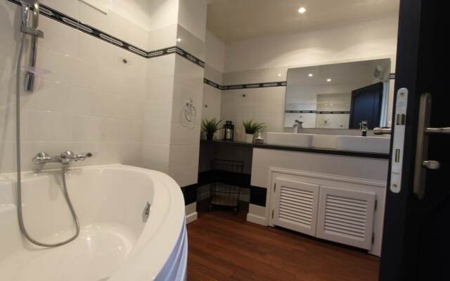 Apartement 120m with garden in a villa