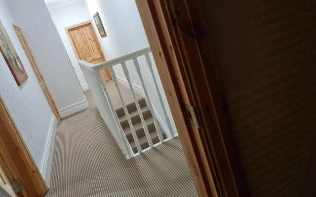 Impeccable 4-bed House in Blackpool