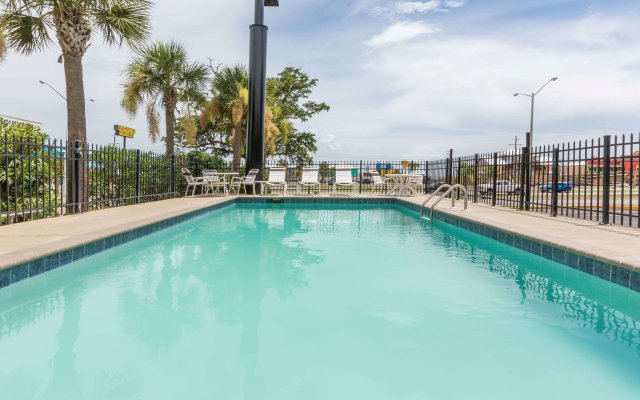 Days Inn by Wyndham Biloxi Beach