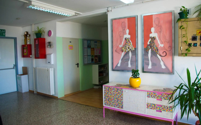 Split Summer Budget Rooms