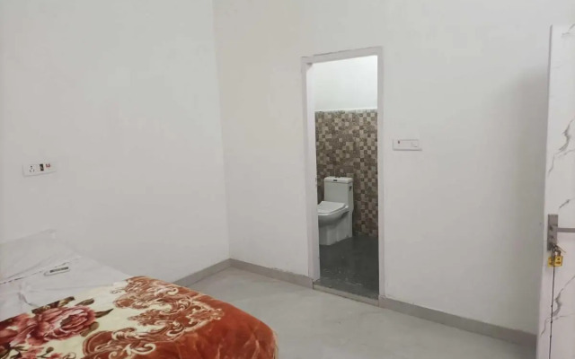 Oyo 91844 White House