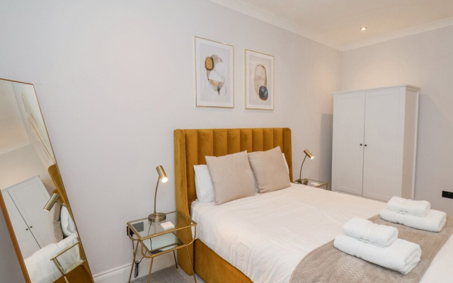 The Salisbury Apartment 205