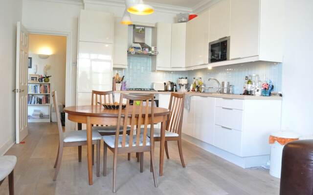 Spacious 2 Bedroom Apartment in Kentish Town