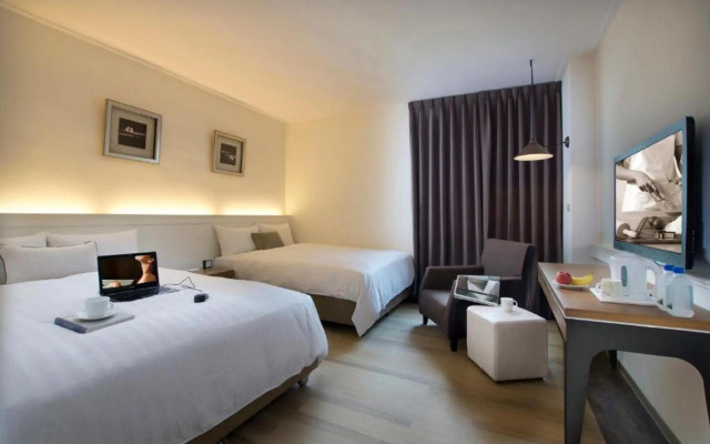 53 Hotel