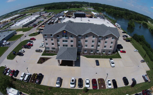 Comfort Inn & Suites Marion I-57