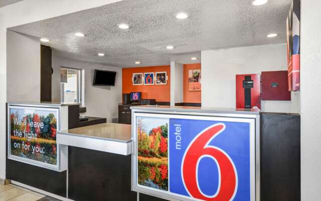 Motel 6 Memphis, TN - Downtown