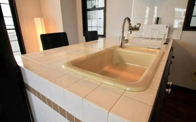 30sec walk to PeacePark, Beautiful Condo - B