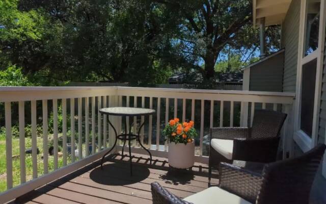 Charming Studio W/deck & Garden