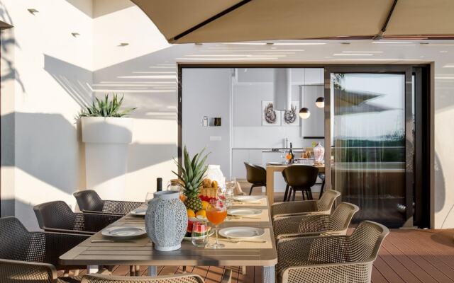 Luxury Villa Golden Eye