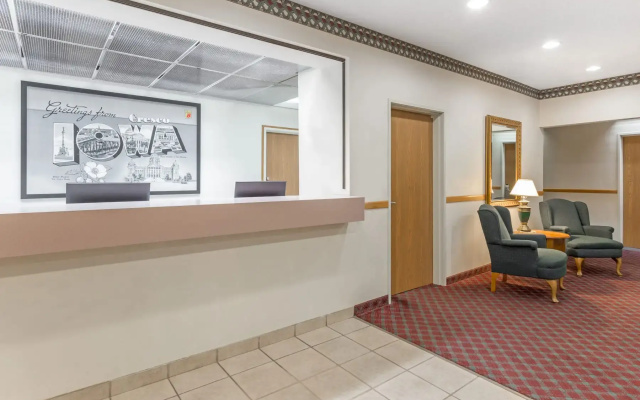 Super 8 by Wyndham Cresco IA