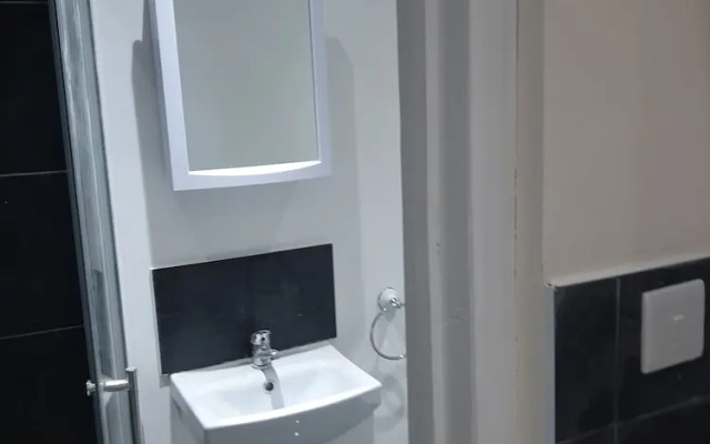Budget Ensuite Room in Thamesmead